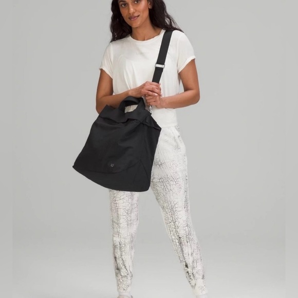 Lululemon bag - Picture 2 of 5